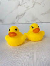 Load image into Gallery viewer, 2 yellow Ducks !
